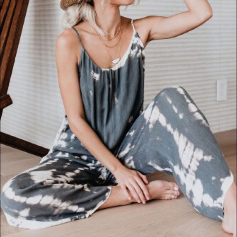 ✨Tie die jumpsuit romper - Picture 2 of 6
